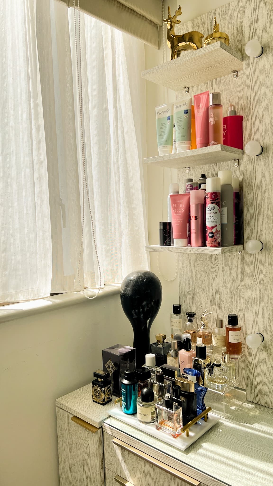 Vanity & kamar mandi tertata 10