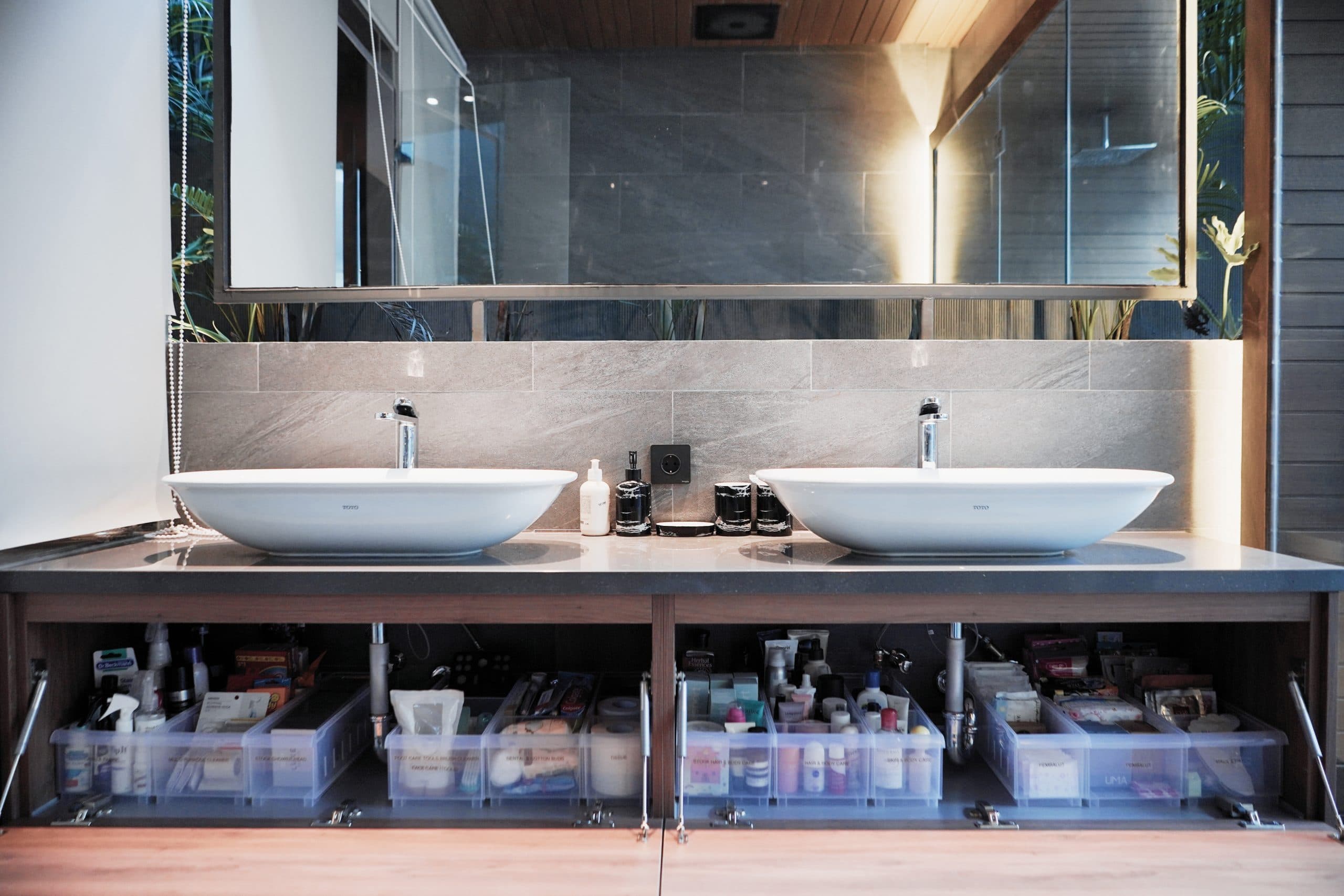 Vanity & kamar mandi tertata 11