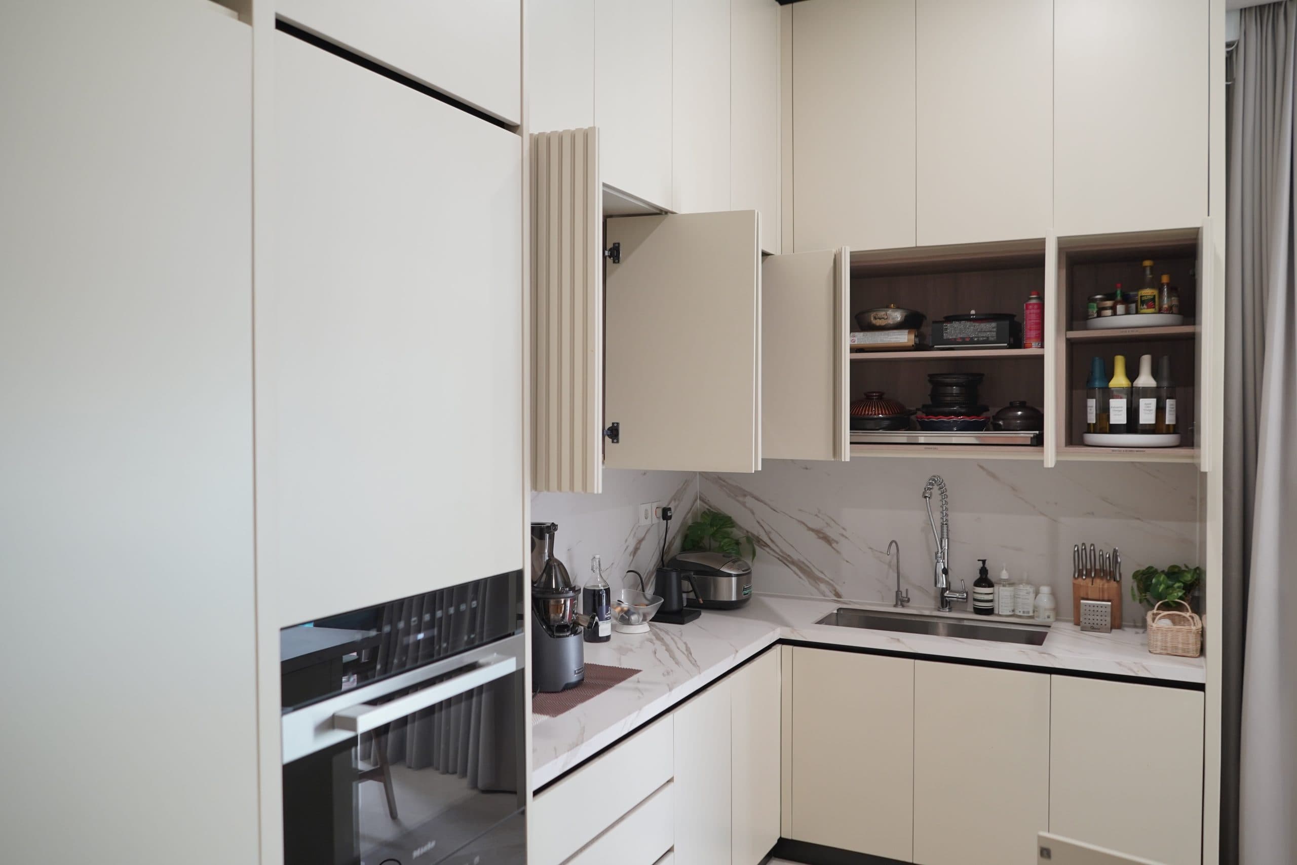 Dapur & pantry tertata 6
