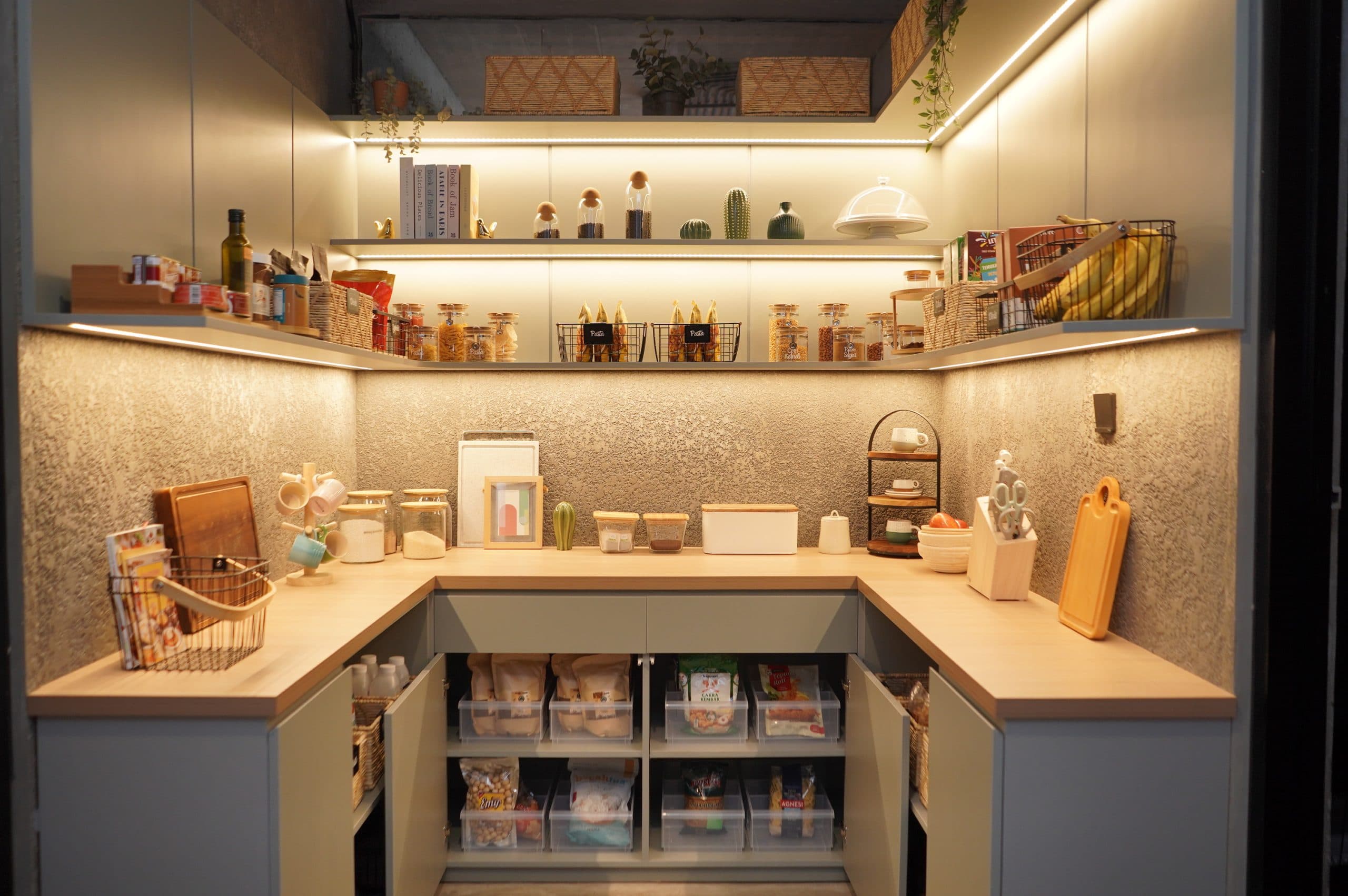 Dapur & pantry tertata 14