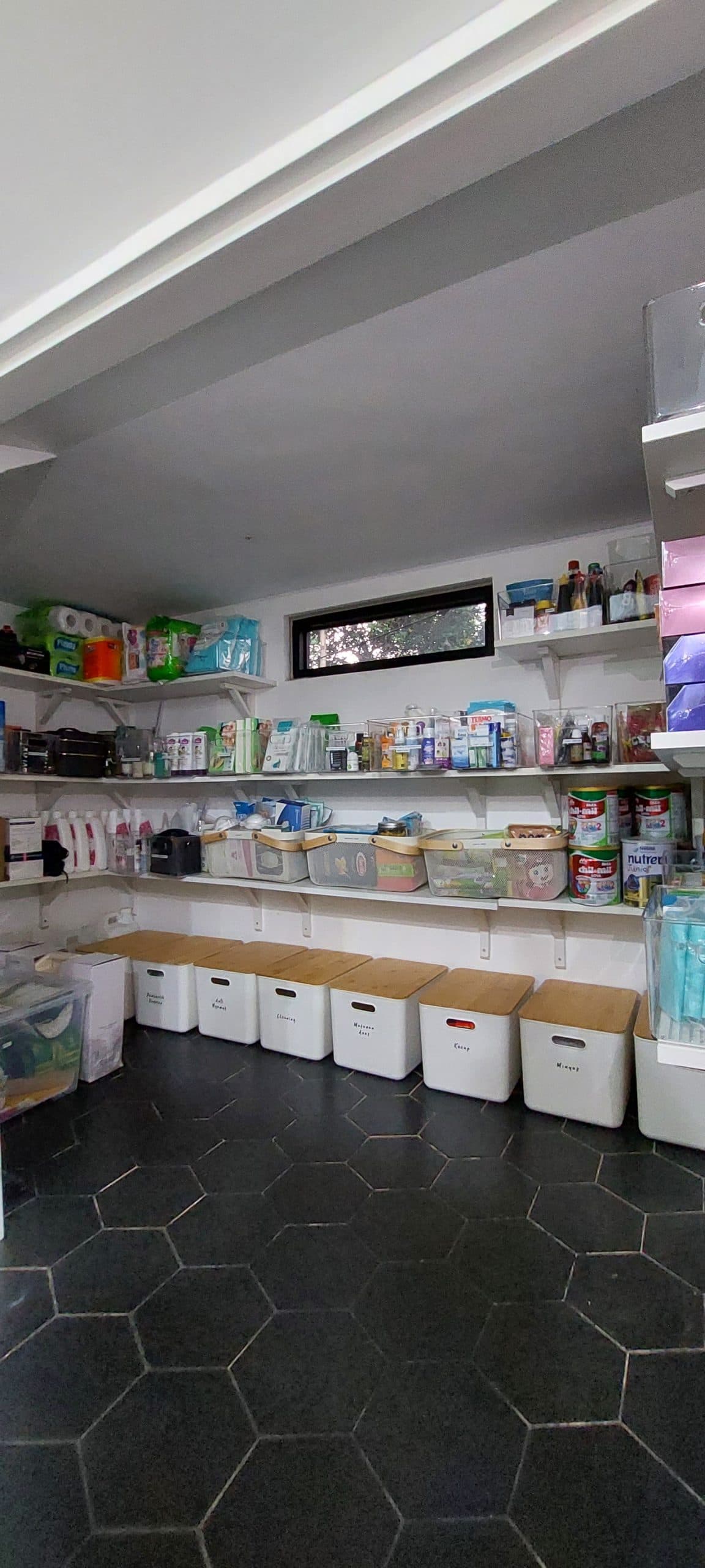 Laundry & garasi tertata 2